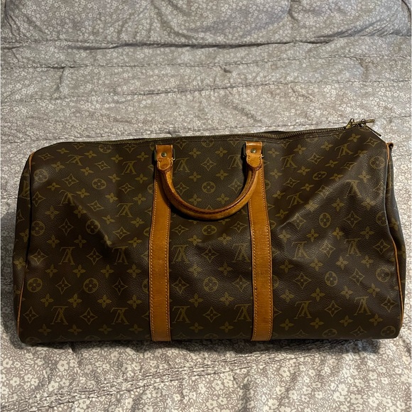 Louis Vuitton keepall 50. No stains inside or rips in leather. Has wear - Picture 9 of 9